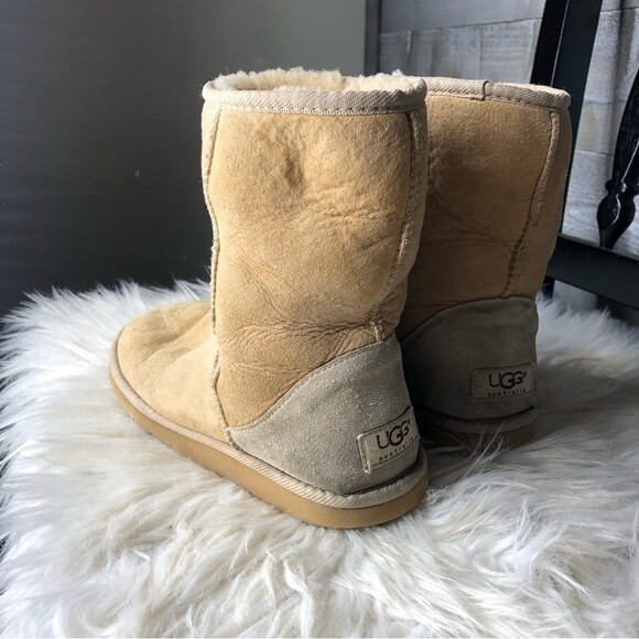 Ugg size 6 womens classic short beige taupe boots - Picture 3 of 10